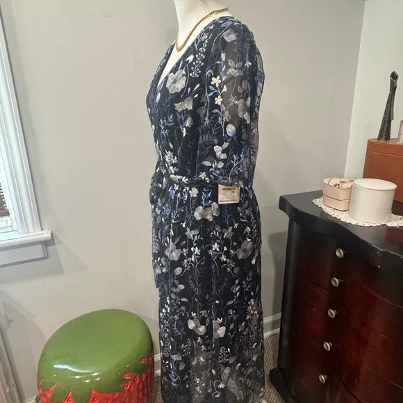 Kensie Floral V-Neck Dress - Black and White - Picture 5 of 13